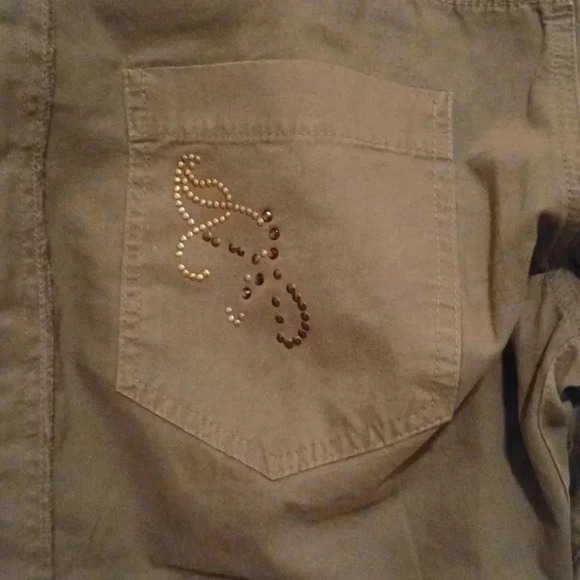 💙🌹khaki Bermuda shorts🎉 - Picture 9 of 16